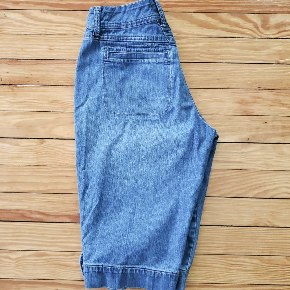 Gloria Vanderbilt Denim Capris | Size 8 - Picture 3 of 8